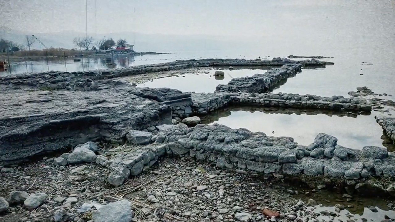 Nhà thờ cổ  dưới đáy hồ ở Iznik